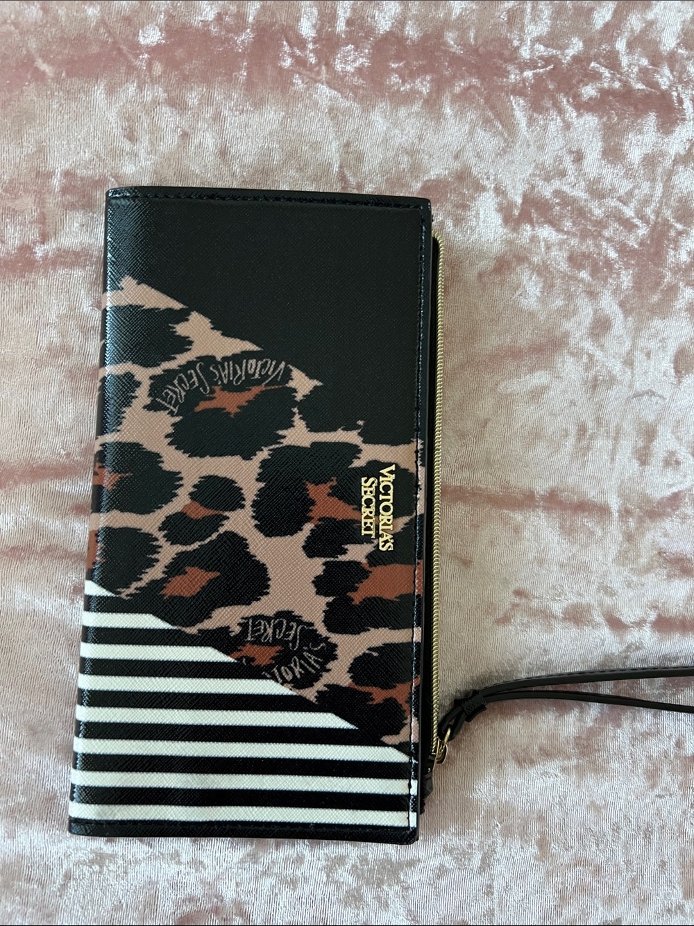 Victoria's Secret Black, Brown & White Leopard Stripe Wristlet Card Holder